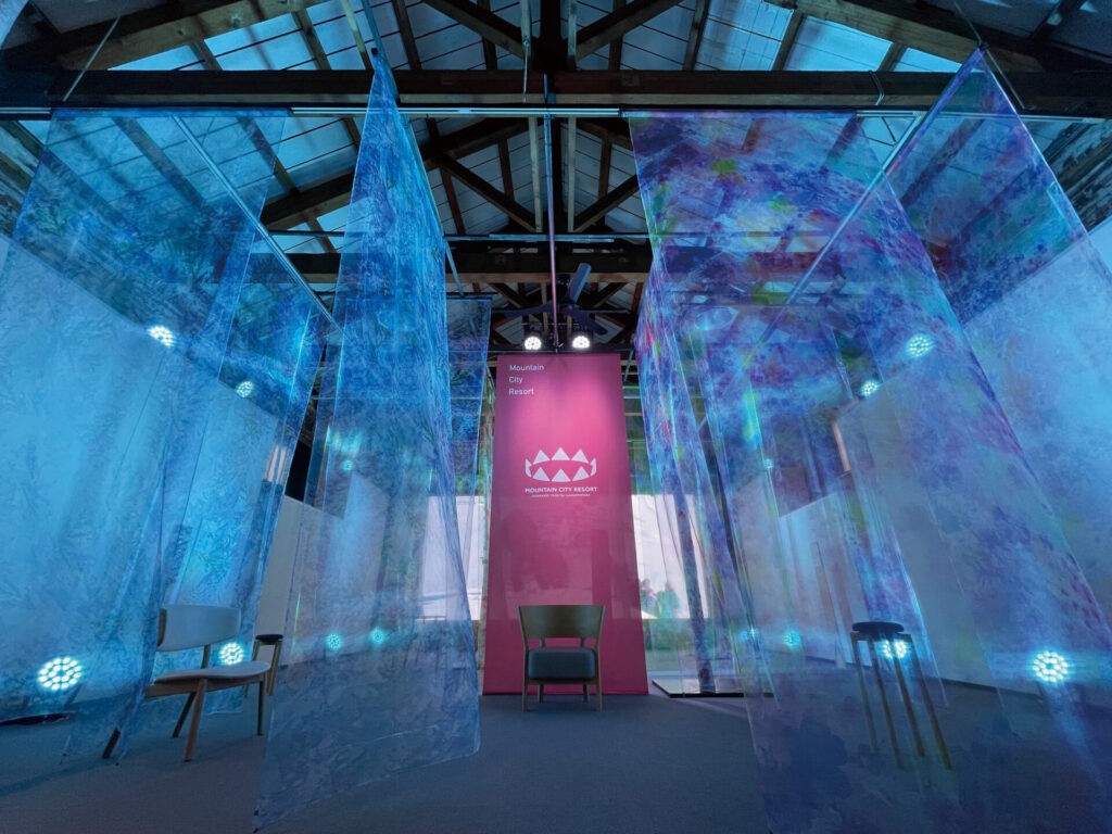 The installation made of translucent fabrics hung from the ceiling